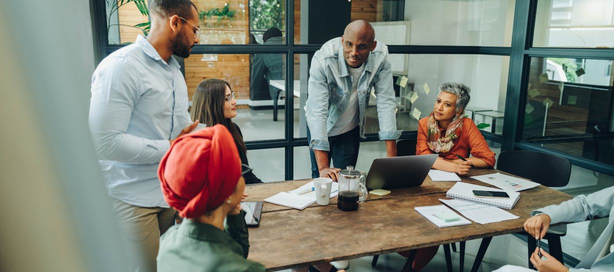 Intrinsic vs Extrinsic Motivation in the Workplace Explained